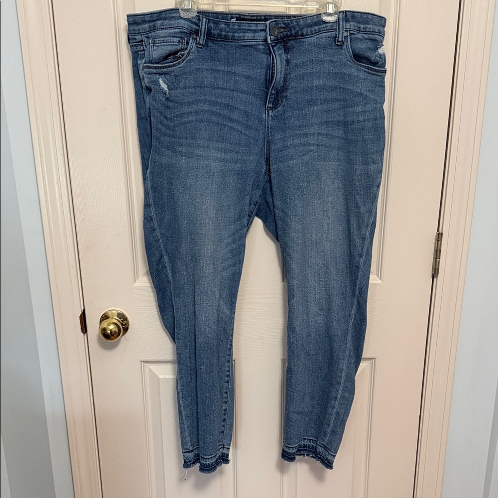 Kut from the Kloth Denim Ankle Jeans in Medium Blue